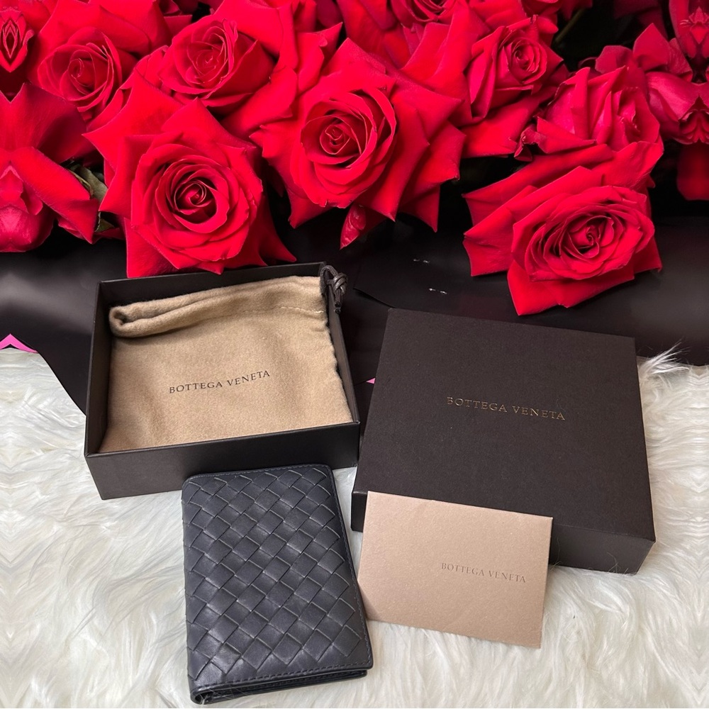 BOTTEGA VENETA Card Holder with Box and Dust Bag - Picture 12 of 12